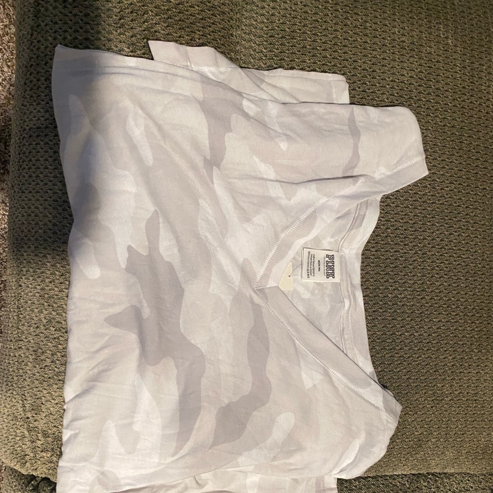 VS pink camo T-shirt